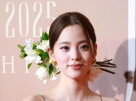 欧阳娜娜亮相2025中国时尚产业盛典红毯活动-创优资源分享网