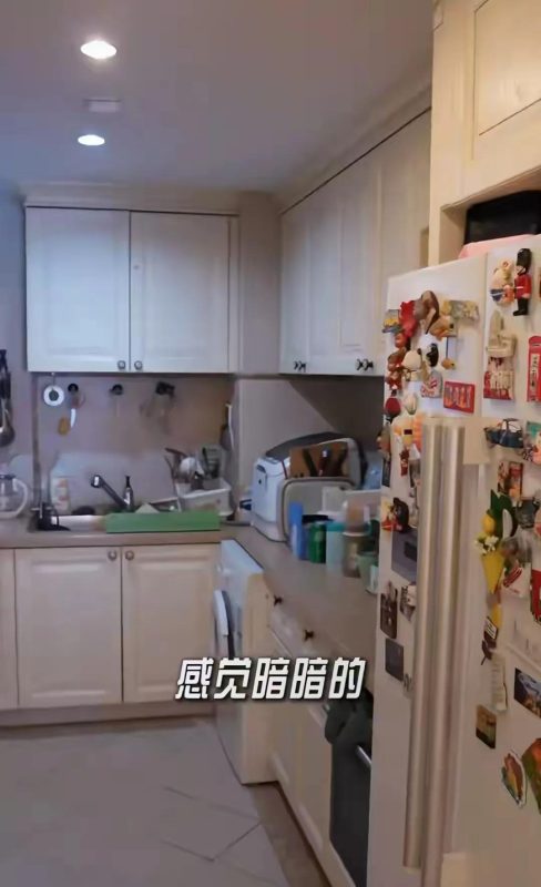 图片[3]-演员吕一首次晒北京小家，内室杂乱东西多，光线暗！网友：老公呢-创优资源分享网