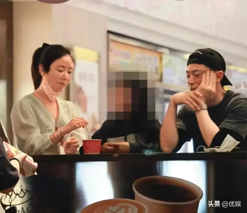 图片[2]-49 岁林心如素颜遛娃被拍！8岁女儿颜值惊艳，豪门日常这么接地气-创优资源分享网