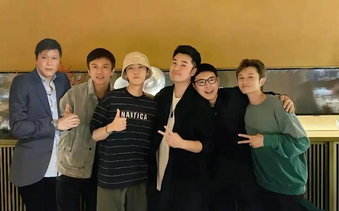 图片[2]-全体五哈成员向宝石老舅献上诚挚的祝福，其中鹿晗和陈赫的P图趣味横生，范志毅则分享了他们的合影。-创优资源分享网