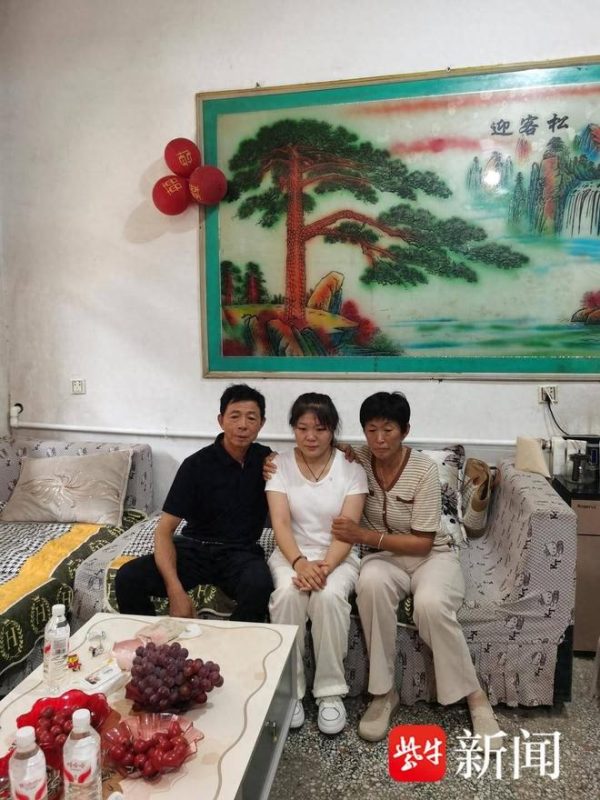 图片[2]-八岁失散儿童重遇亲生父母，当场跪地寻求正义-创优资源分享网