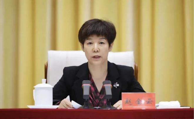 赵金云，人称“女老虎”，因涉嫌与曾任省税务局长的丈夫包东红共同贪污，被正式提起公诉。二人联手贪污的金额巨大。-同恩资源分享网