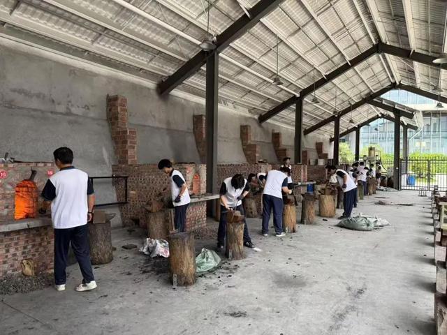 图片[4]-我国独此一家专注于制作宝剑的学府：提供全额学费，每年仅录取约30名学生，就业率高达近100%，更有学生月薪可达近两万元。-创优资源分享网