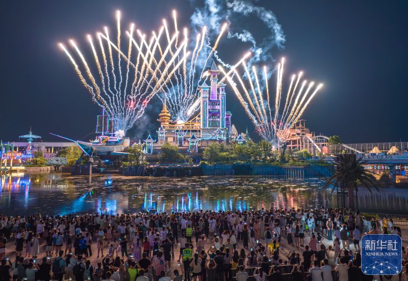 图片[2]-在炎热的夏季，各地在商业、旅游和展览等多个方面积极创新，致力于开拓夜间消费的新模式和新领域，不断激发“夜经济”的生机与活力，助力消费水平的提升和品质的升级。-创优资源分享网