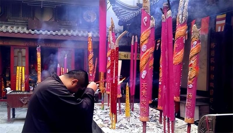 图片[6]-女版“释永信”揭秘：日间敛财，夜幕下与僧侣纵情酒色，终落法网-创优资源分享网