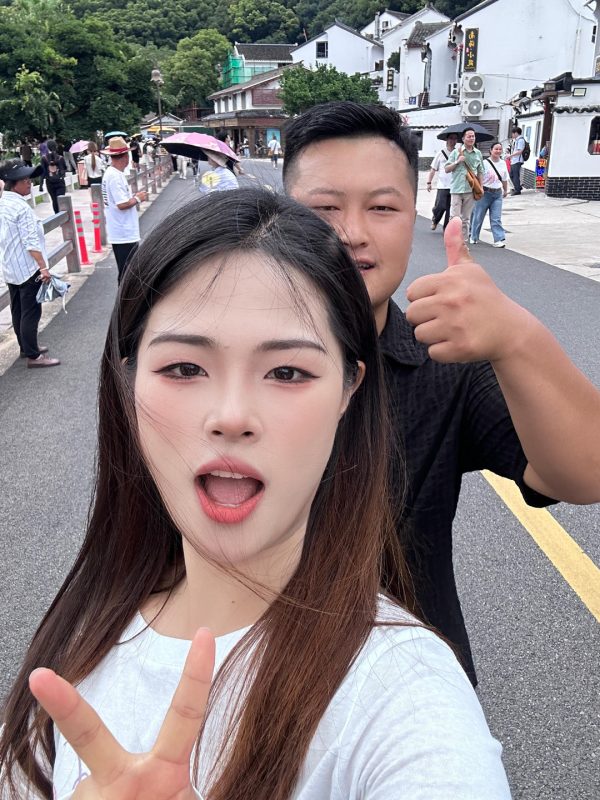 图片[5]-95后“掏二代”日常：白天驾驶清粪车，夜晚驾驭奔驰，女友为爱辞职跨省相会-创优资源分享网