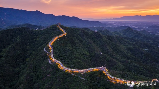 图片[4]-夏夜余晖映照下的北京长城，高温之痛难以掩饰。-创优资源分享网