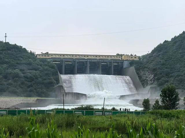 图片[3]-现场直击：密云水库泄流过程-创优资源分享网