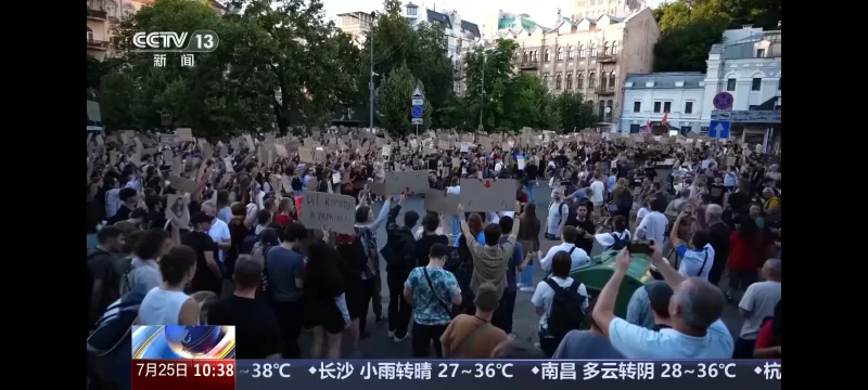 图片[5]-乌克兰总统泽连斯基面临困境，不仅因为乌军在战场上接连遭遇挫败，国内出现了规模庞大的抗议活动。-创优资源分享网