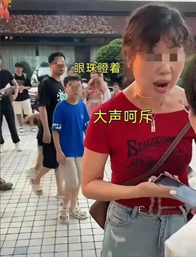洪崖洞拍照乱象执行整顿，走一路问一路，民警现场清理，游客第一-萨沙资源分享网