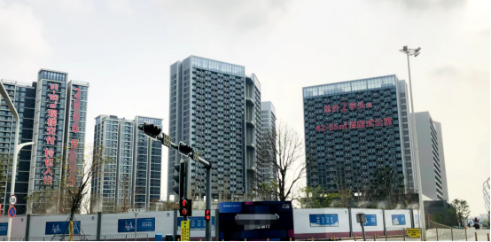 深圳公寓市场再现“疯狂打折”现象，部分租金回报率跃升至超过5年定期存款利率水平，租金价格已从“8字头”降至“4字头”。-春天资源分享网
