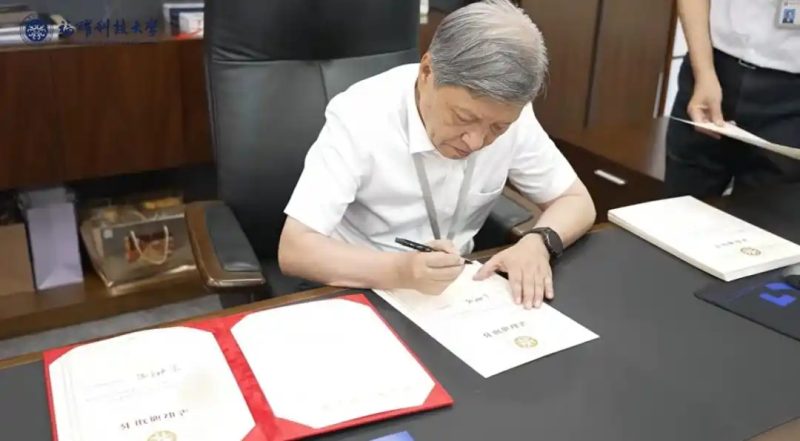 图片[2]-一名高考生凭借674分的高分获得福耀集团的录取通知书，众多网友对这位考生的录取表示质疑，甚至有人嘲讽其“脑子进水”-创优资源分享网