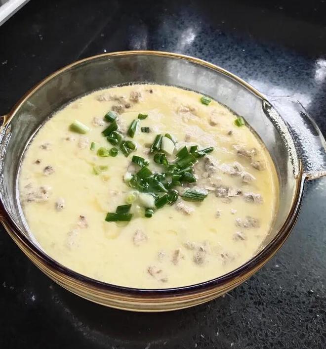 图片[9]-二楼平台上，一场阵雨不期而至，竟在泡沫箱内发现了一种罕见的古代生物——“仙女虾”。据专家解读，这些虾的卵可能是随同鸟粪一同抵达的。-创优资源分享网