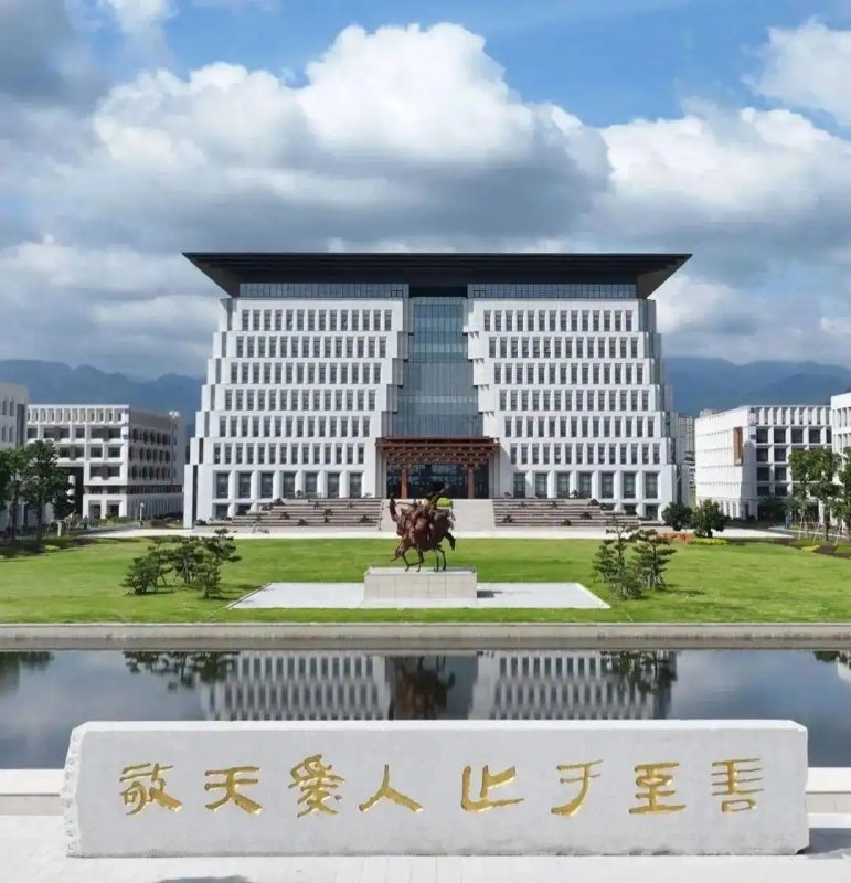 图片[10]-一名高考生凭借674分的高分获得福耀集团的录取通知书，众多网友对这位考生的录取表示质疑，甚至有人嘲讽其“脑子进水”-创优资源分享网