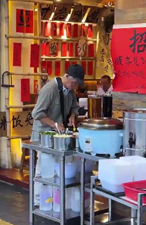 广东江门一饭店米饭免费供应，白发老人每天打米饭配酱油吃，店主发声-同恩资源分享网