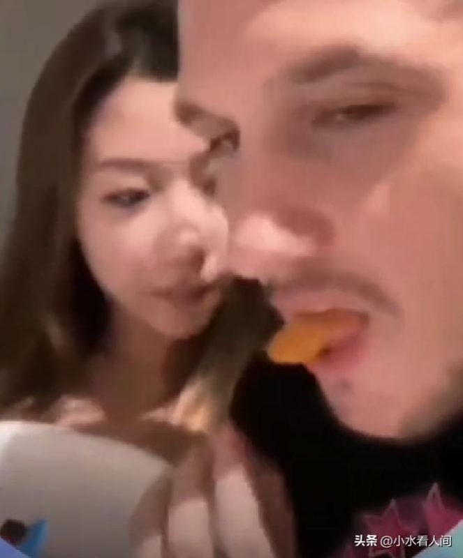 图片[7]-高校丑闻曝光！21岁女学生涉嫌与外籍人士发生不正当关系，私密照片被广泛散播，校方处理结果引发公众热议-创优资源分享网