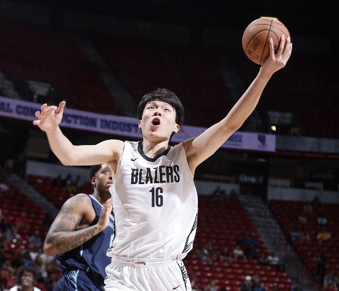 图片[3]-杨瀚森连续两场比赛表现出色，总计贡献20分9篮板8助攻-创优资源分享网