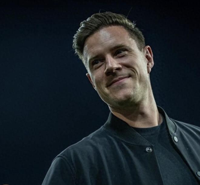 图片[3]-巴塞罗那俱乐部宣布对一位效力了11年的老将下达了离队通知。这位功勋球员失去了队长职务，这一决定得到了88%球迷的支持。弗里克教练做出了撤销其队长职位的决定。-创优资源分享网