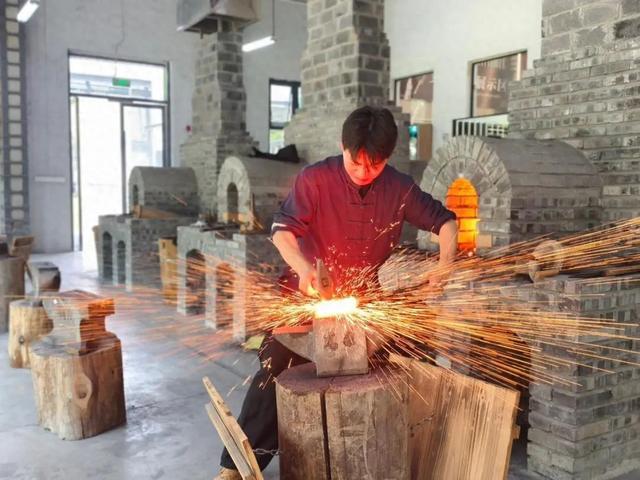 图片[2]-我国独此一家专注于制作宝剑的学府：提供全额学费，每年仅录取约30名学生，就业率高达近100%，更有学生月薪可达近两万元。-创优资源分享网