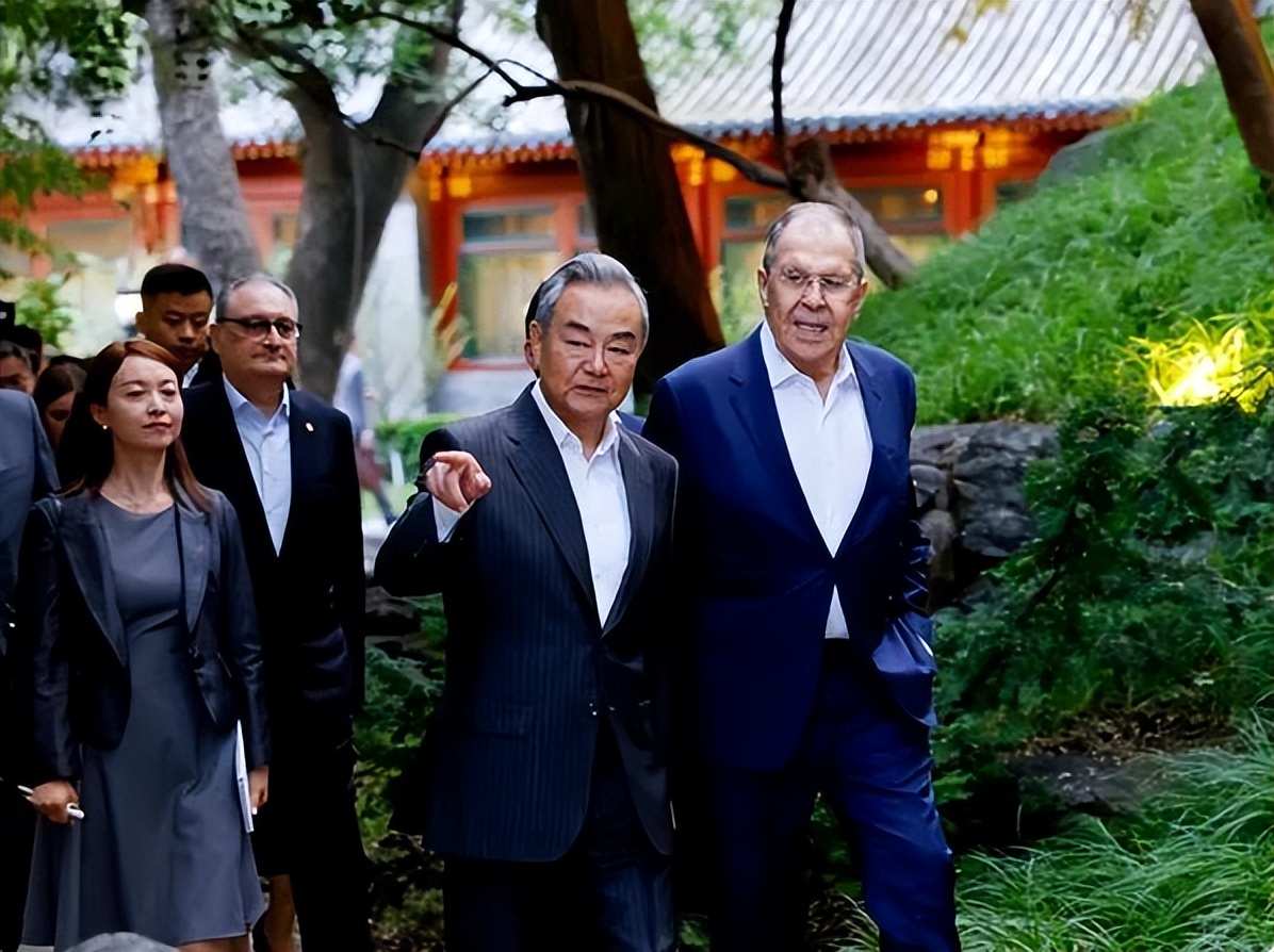 在短短三天内，中美展开了三次会谈，普京政府感受到压力，紧急派遣专机至北京，强调九个关键点-萨沙资源分享网