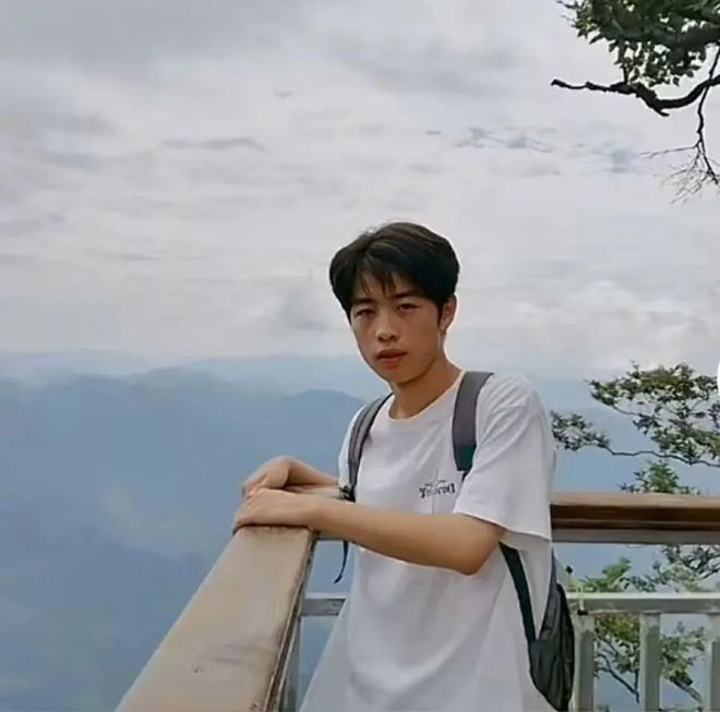 图片[2]-一名被骗至缅甸的高考失联生同车乘客透露：他们一同乘车四小时，车上其他乘客都曾劝他回家，而次日收到了他的“平安”定位信息。-创优资源分享网