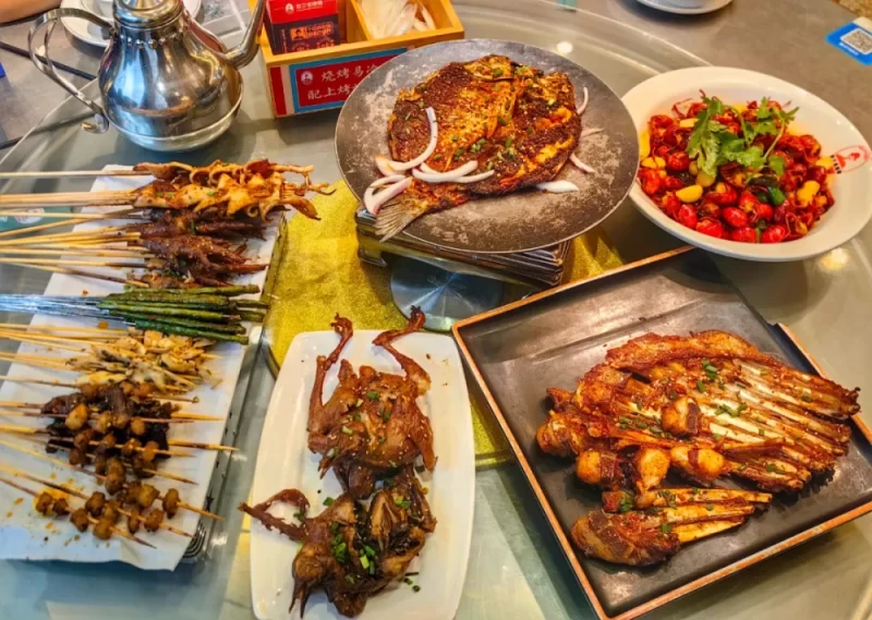这座位于中部的城市，正试图通过烧烤这一特色美食来提升其知名度。-同恩资源分享网