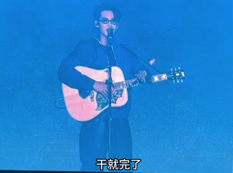 于适在音乐节对粉丝表示：“尽管有许多人对我指指点点，但这并不影响我。只要我们心中还有梦想，那就去努力吧。我有着自己的风格，我会坚定地站立在这里。”-柠檬资源分享网