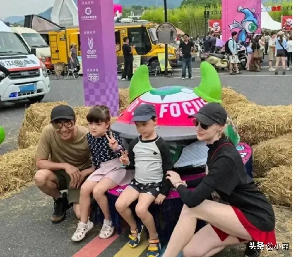 撒贝宁驾驶价值300万的豪车接送孩子！妻子长腿吸睛，6岁双胞胎就读北京知名学校-尼克资源分享网