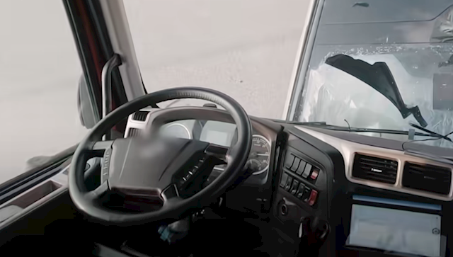 图片[2]-7月31日，乘龙卡车官方针对近日在理想汽车i8上市发布会上发生的8吨大卡车与理想i8的碰撞测试作出回应。-创优资源分享网