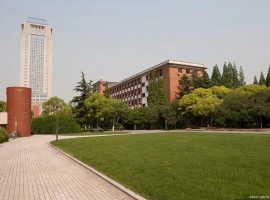 大连一所高校全体员工遭遇工资停发困境，涉及执行金额超过35亿元。官方对此事件作出最新回应。-创优资源分享网