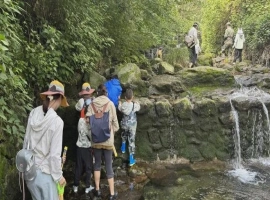 家属对于八岁不幸遇难男孩的离世发表声明，强调“当天实际更改了攀登路线”。-创优资源分享网