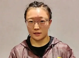 石铭，被誉为“格斗女中医”，在回应她首秀比赛中的失利时表示：“我感到非常遗憾，觉得自己让全中国都感到失望了。”-创优资源分享网