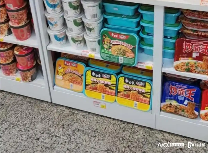 图片[2]-广州东站已彻底取消了方便面销售，这一举措引发了人们对高铁站内“方便面下架”现象的广泛热议。-创优资源分享网