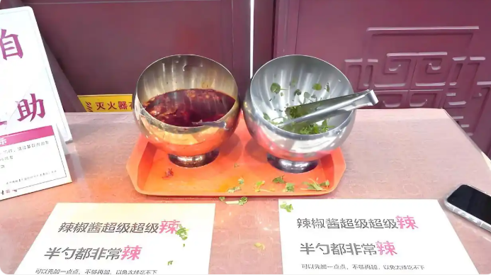 灵隐寺推出辣度极高的辣椒酱，被网友誉为“硬核警告”。食用者纷纷表示，出家人果然言出必行，此话不虚。-同恩资源分享网