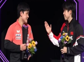 王楚钦积极与张本智和握手庆祝，许昕就其医疗暂停争议发表看法-创优资源分享网