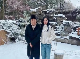 范曾比他小近50岁的妻子，携走了大约20亿元人民币。不仅如此，这位女士还被揭露与范曾的继子有婚外情。-创优资源分享网