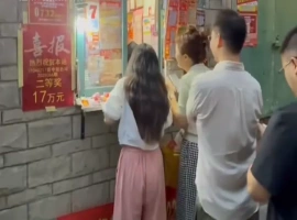 上海某彩票店引发热议！该店已成功售出两注巨额彩票，分别奖金高达779万元和732万元。-创优资源分享网