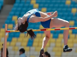 清华大学跳高项目的冠军邵雨琪凭借其出众的颜值走红网络，她拥有初恋般的面容和女神级的身材，令人赞叹不已！-创优资源分享网