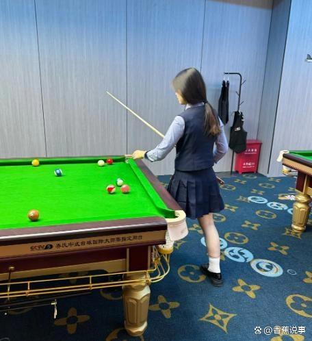 图片[3]-一位年仅19岁的女孩在台球厅打工，凭借自己的努力，月薪轻松突破万元大关。-创优资源分享网