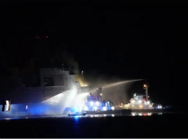 美军两栖舰燃烧15小时，美称火已灭，日方反驳。-创优资源分享网