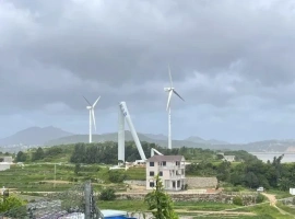 台风“杨柳”肆虐福建：风力发电机遭受重创，多辆汽车被坠落铁皮击中-创优资源分享网