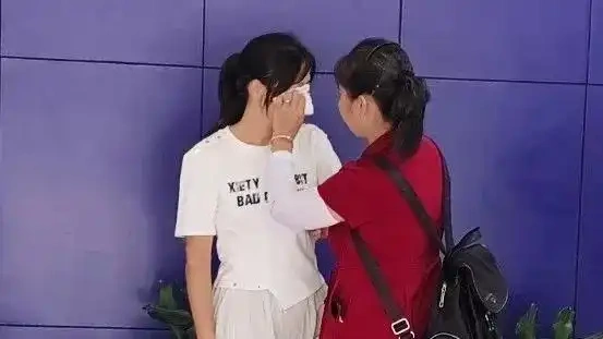 图片[3]-一位女子在刷抖音时意外发现了一位视频中的女士正是她失散了30年的亲生母亲。-创优资源分享网