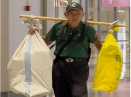 七旬老人背80斤特产千里儿孙，诠释亲情力量，传递家乡情谊。-创优资源分享网