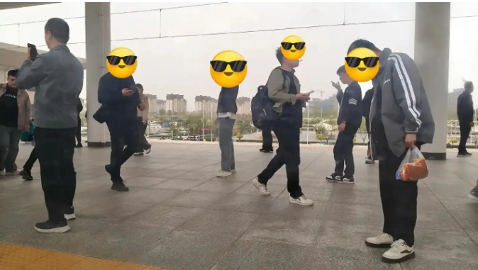 图片[3]-高铁站台是否应实施全面禁烟政策-创优资源分享网