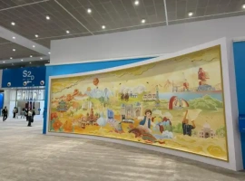 在天津举办的上海合作组织峰会期间，一幅长达22米的巨型壁画吸引了众多目光，其影响力已跨越地域限制。-创优资源分享网